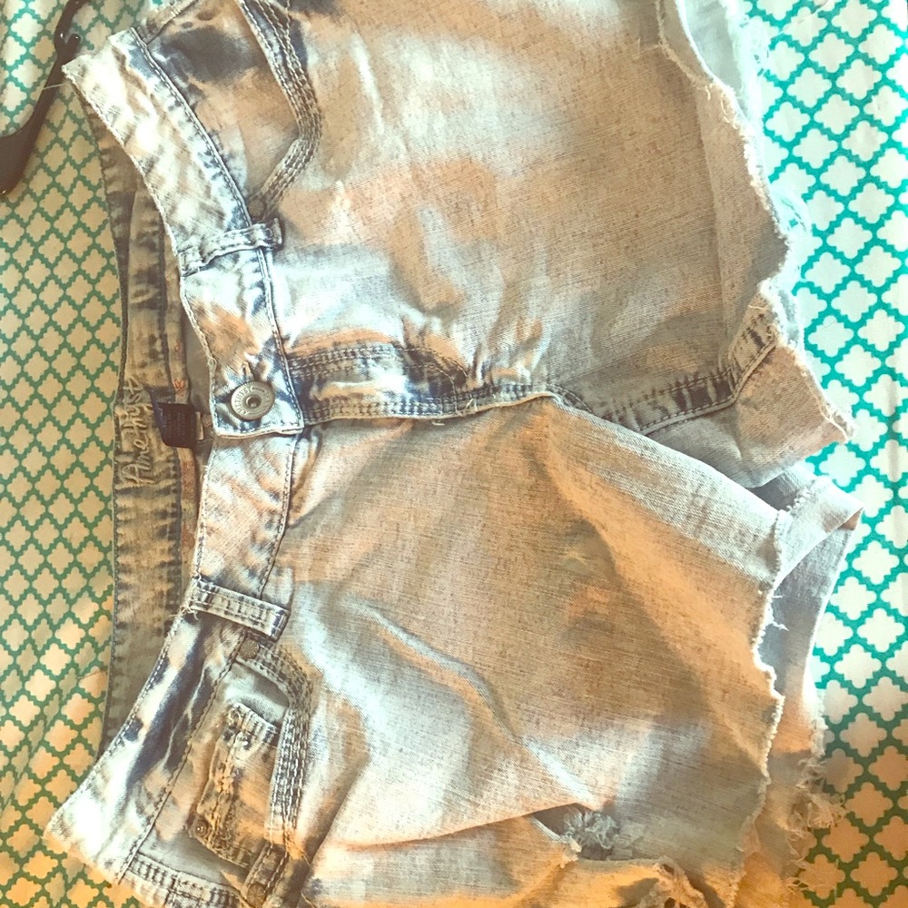 Amethyst Size 16 light jean shorts